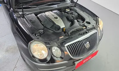 Kia Opirus