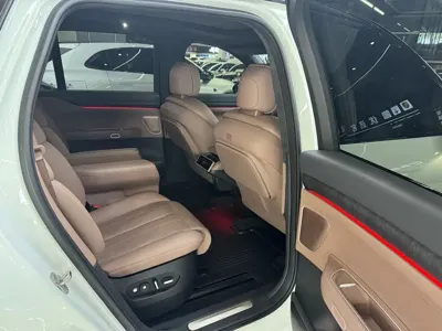Nio ES8