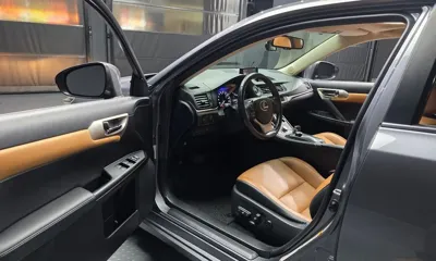 Lexus CT200h