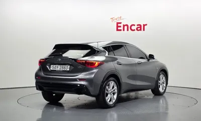 Infiniti Q30