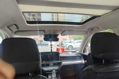Hongqi HS5