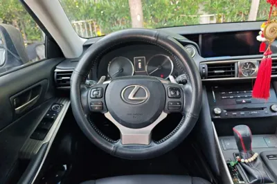 Lexus IS