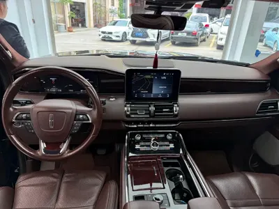 Lincoln Navigator