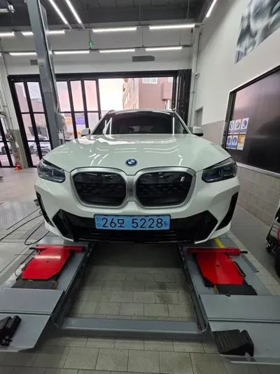 BMW iX3