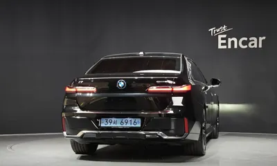 BMW i7