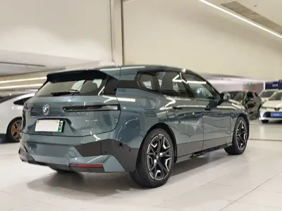 BMW iX