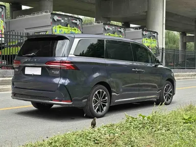 Roewe iMAX8