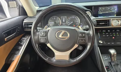Lexus IS