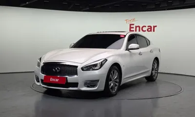 Infiniti Q70