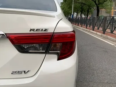 Toyota Reiz