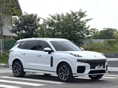 Lynk & Co 09