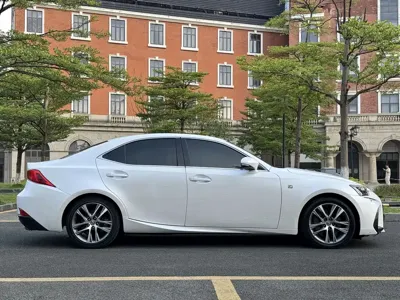 Lexus IS