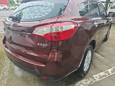 Venucia T70