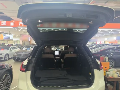 Nio ES8