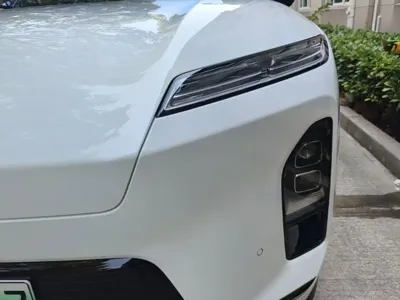 Nio ES8