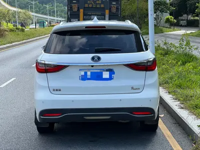 BYD MAX