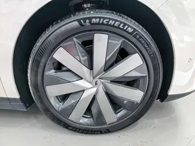 Li Auto 理想i8