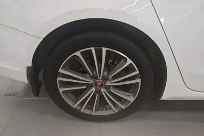 Roewe i6