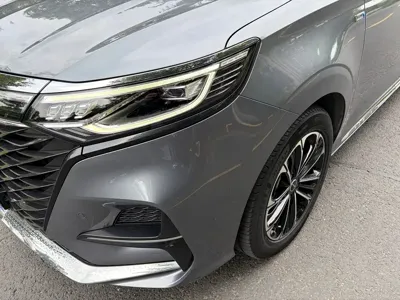 Roewe iMAX8