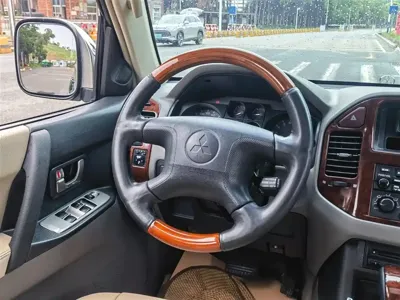 Mitsubishi Pajero (Import)