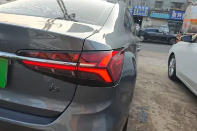 Roewe i5