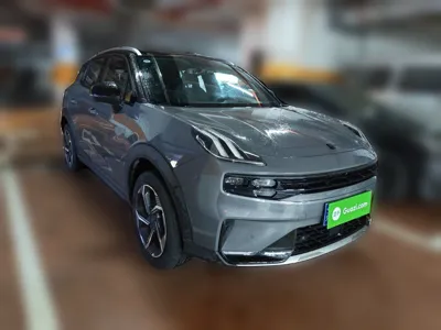 Lynk & Co 06