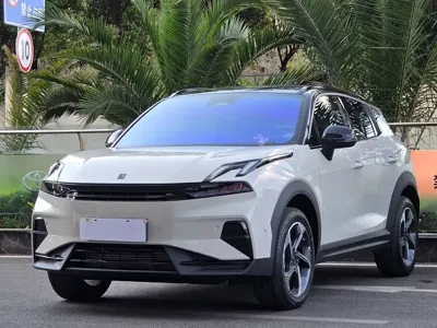 Lynk & Co 06