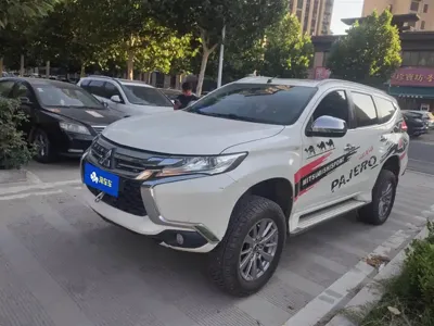 Mitsubishi Pajero (Import)