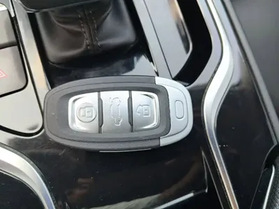 Hongqi Hongqi E-QM5