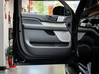 Lincoln Navigator