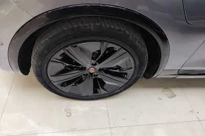 Hongqi E-HS9