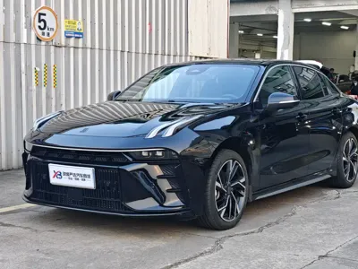 Lynk & Co 03