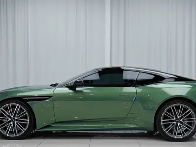 Aston Martin DB12