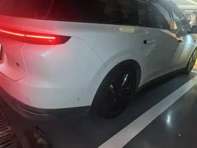 Li Auto 理想i8