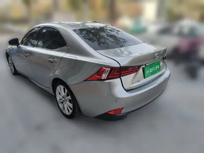 Lexus IS