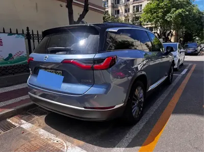 Nio ES8