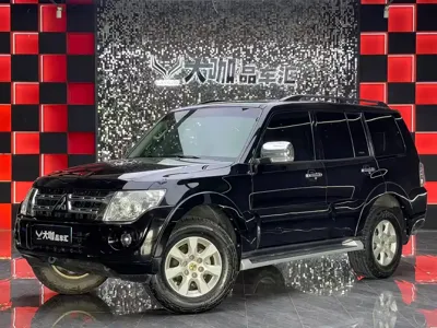 Mitsubishi Pajero (Import)
