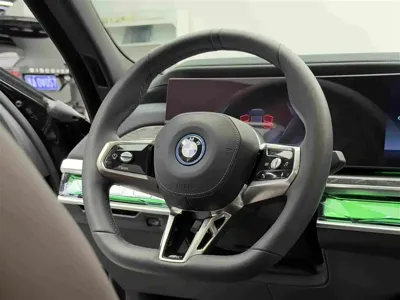 BMW i7