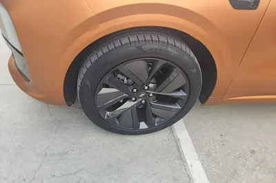 Li Auto L6
