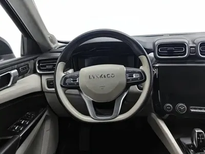 Lynk & Co 02