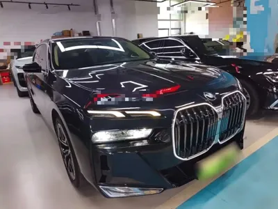 BMW i7