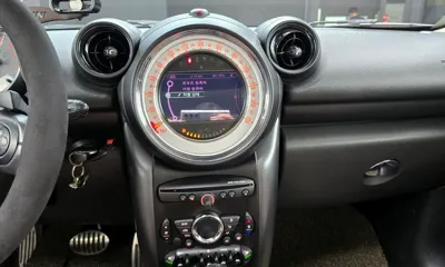 MINI Paceman
