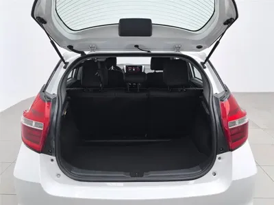 Toyota Yaris L