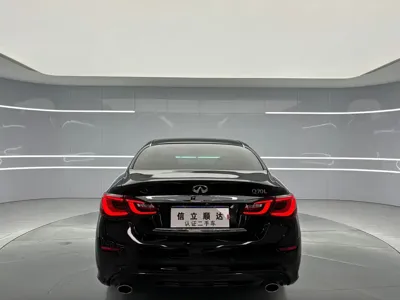 Infiniti Q70