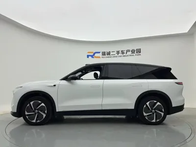 Nio ES8
