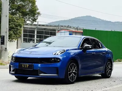 Lynk & Co 03