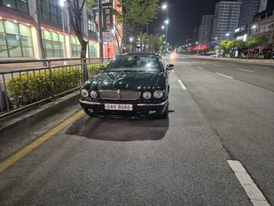 Jaguar XJ
