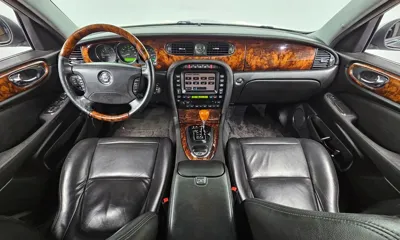 Jaguar XJ-8