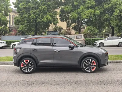 Lynk & Co 06