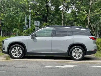 Nio ES8